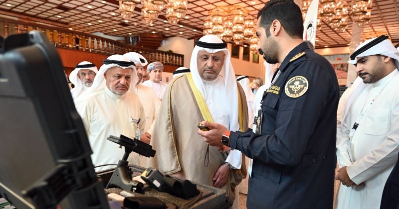 العمر عن مخاوف قطع كابلات الإنترنت: لا نريد أن نفترض الأسوأ... لكننا دائماً مستعدون