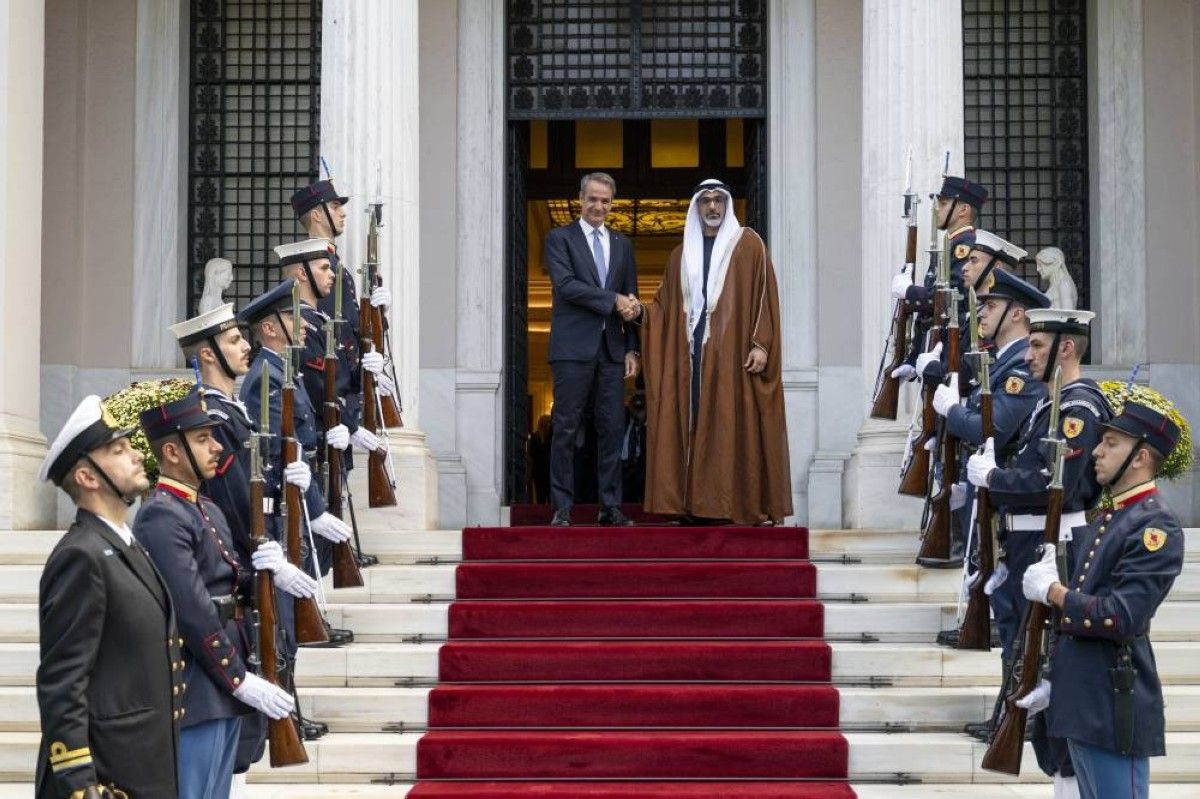 ولي عهد أبوظبي يصل إلى مقر رئاسة الوزراء في أثينا لبحث سُبل تعزيز الشراكة الإستراتيجية بين البلدين