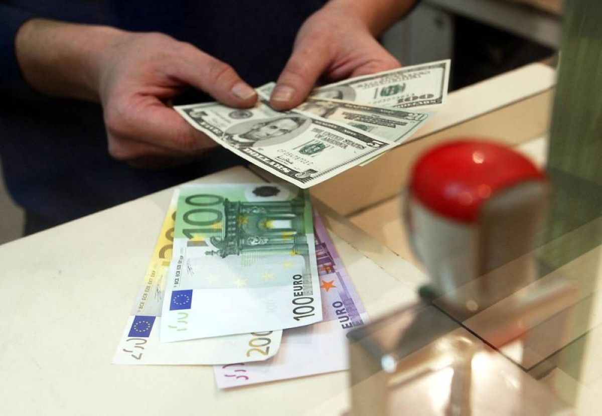 اليورو يتجه لتسجيل خسارة أسبوعية والين صوب أكبر زيادة منذ سبتمبر