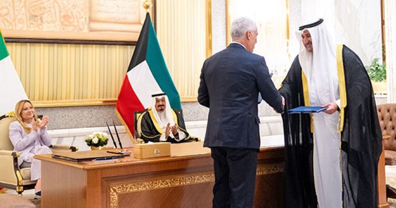 بحضور سمو رئيس الوزراء ورئيسة وزراء إيطاليا.. توقيع مذكرتي تفاهم وخطاب نوايا في مجالات تشجيع الاستثمار المباشر والدفاع والتعاون العسكري والصناعي