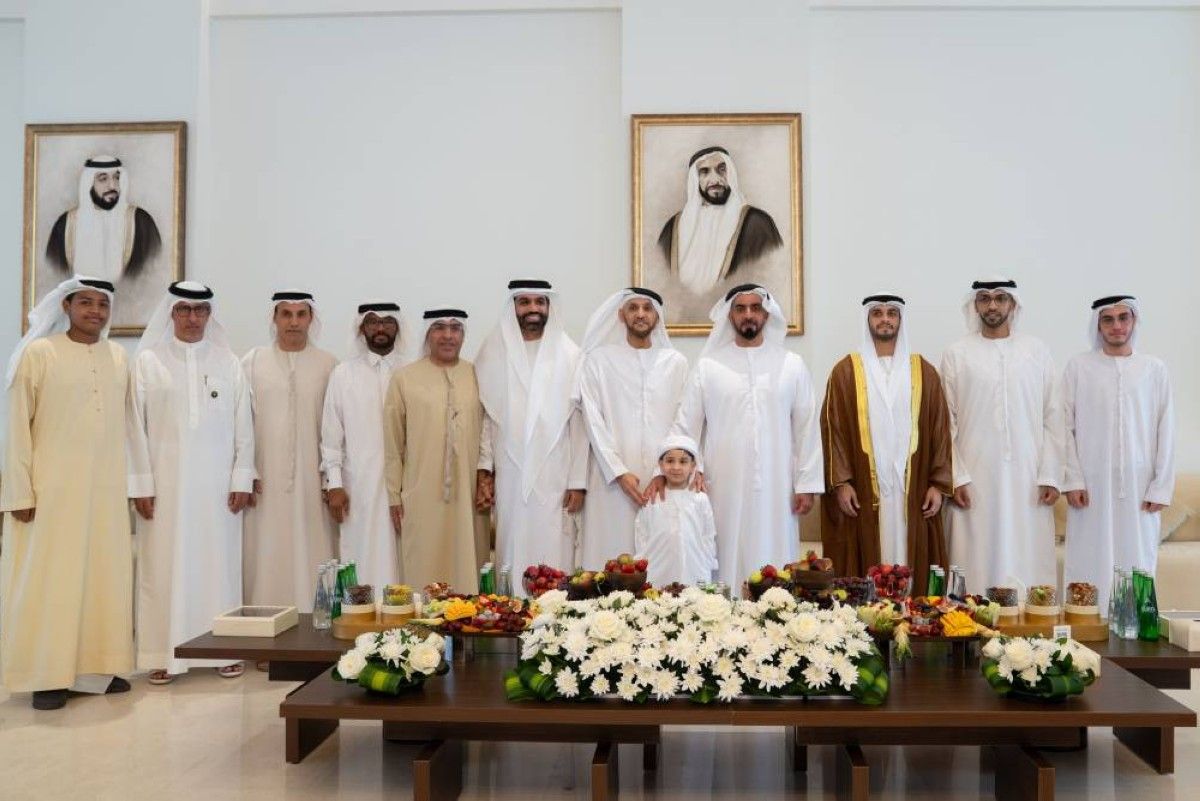 سيف بن زايد يحضر أفراح البدور والمهيري