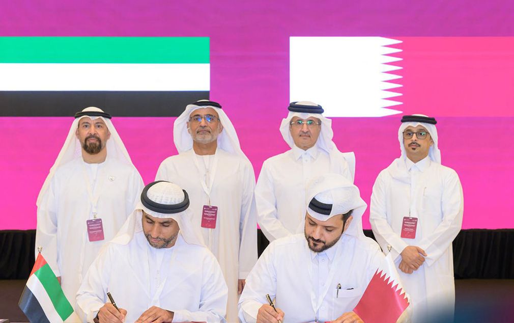 قطر والإمارات تعززان التعاون في مجال خدمات الملاحة الجوية