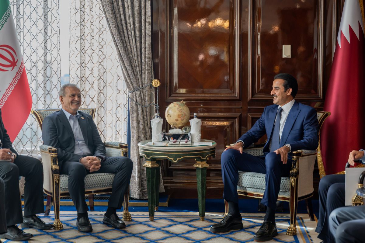 سمو الأمير يلتقي الرئيس الإيراني