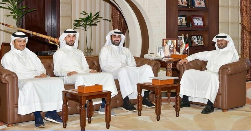 المحافظ مستقبلاً فريق «السالمية الصحية»