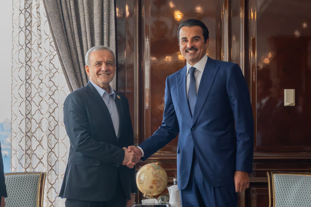 سمو الأمير يلتقي الرئيس الإيراني