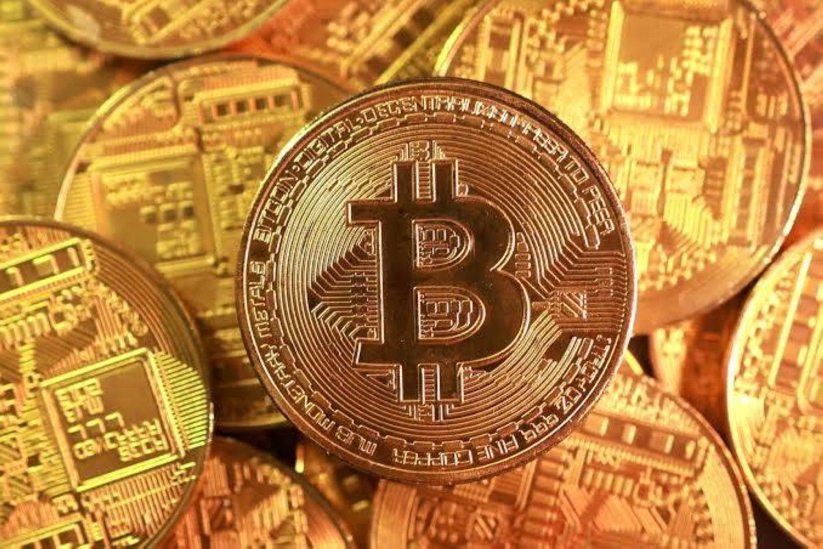 «بتكوين» تتماسك فوق 80 ألف دولار