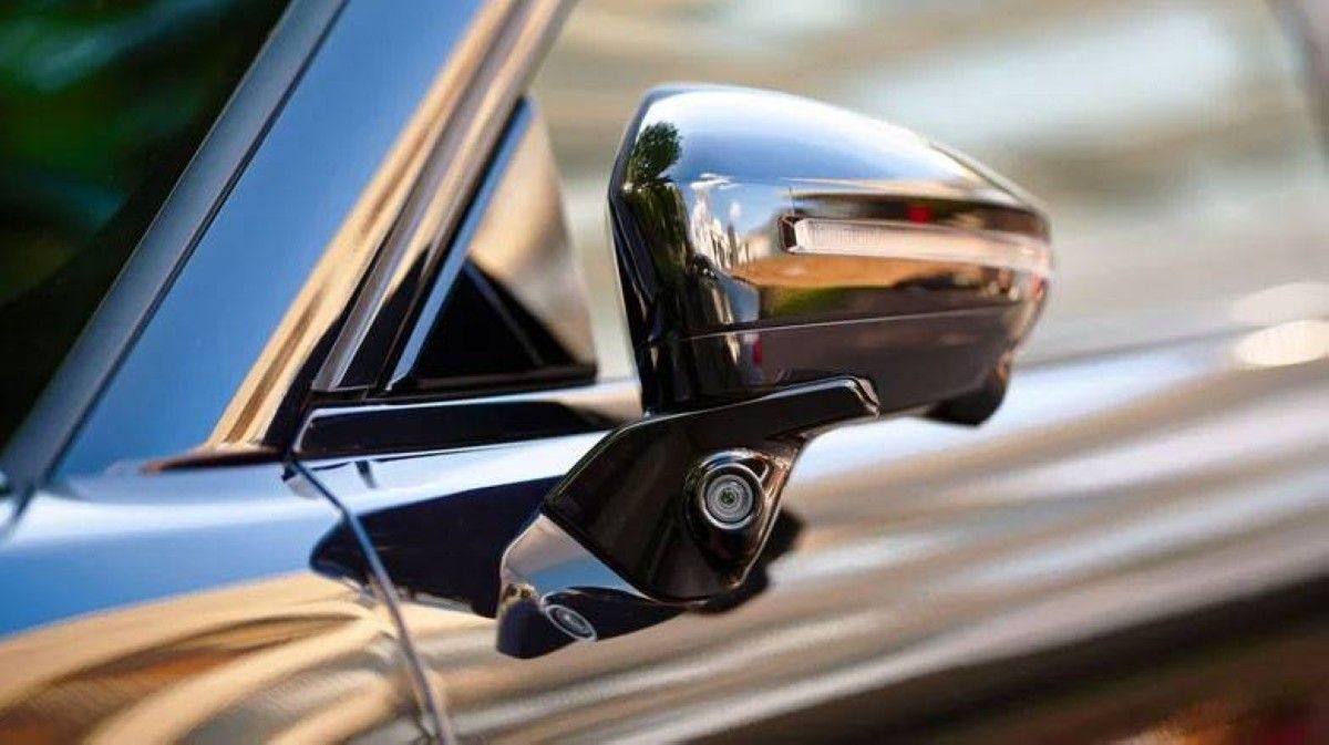 ليست لمراقبة الطريق فقط.. ما سر انتشار الكاميرات في السيارات الحديثة؟