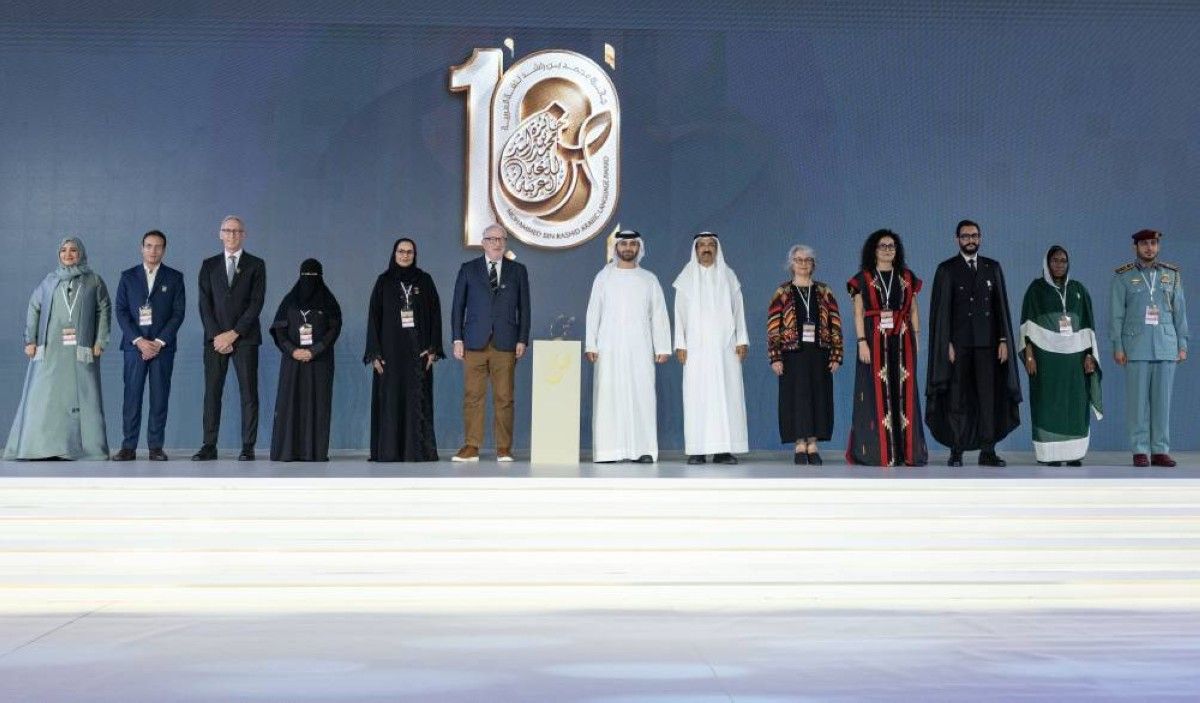 منصور بن محمد يكرِّم الفائزين بجائزة محمد بن راشد للغة العربية في دورتها العاشرة