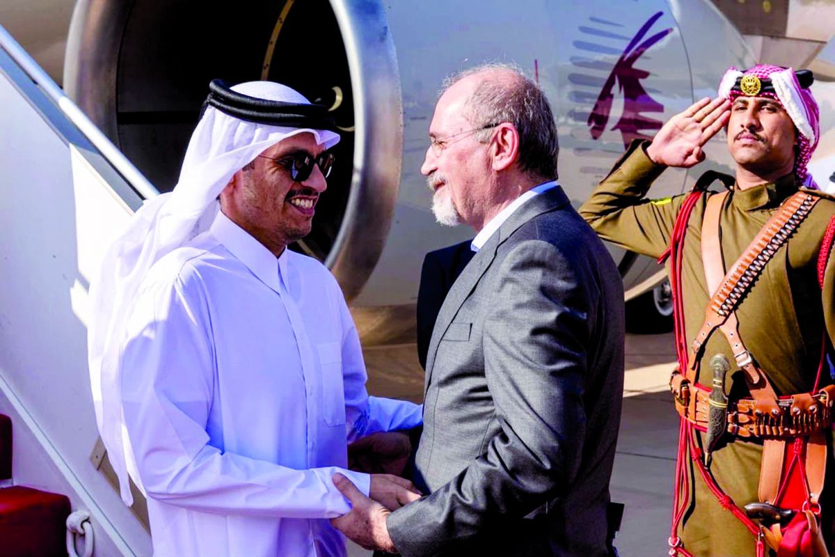 الملك عبدالله الثاني يستقبل رئيس الوزراء.. استعراض سبل تعزيز العلاقات بين قطر والأردن