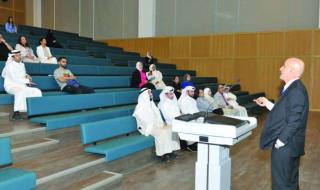 جانب من الحلقة النقاشية