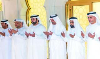 حاكم الفجيرة وولي عهده يزوران ضريح الشيخ زايد