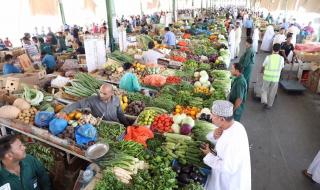 لقرب عيد الفطر .. بلدية مسقط تُعدل فترة العمل بالسوق المركزي للخضروات والفواكة