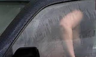 بدون خجل .. مشهورة سعودية تمارس مع زوجها في وضع "مخل" وفاضح داخل السيارة