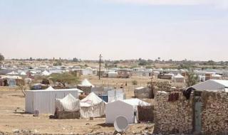 سلطات مأرب تدعو منظمات الإغاثة إلى مضاعفة مساعداتها الغذائية للنازحين لتفادي حدوث "مجاعة محتملة"