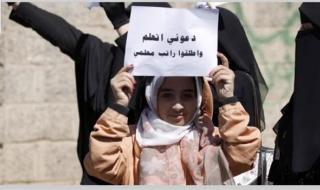 نادي المعلمين: 14 تربويًا في ديوان وزارة التربية بصنعاء أصيبوا بجلطات نتيجة انقطاع مرتباتهم