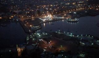 قتلى وجرحى إثر رمي مسلح قنبلتين على أقارب زوجته وسط مدينة عدن 