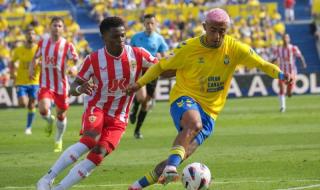 لياو يمنح ألميريا الانتصار الأول