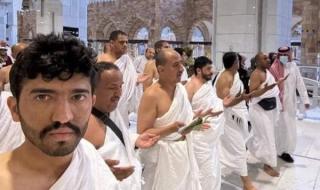 قيادات حوثية تردد هتافات طائفية وتؤدي قسم الولاء لزعيمها من داخل الحرم المكي