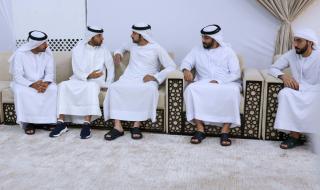 حمدان بن محمد يقدم واجب العزاء في وفاة عارف عبيد المهيري
