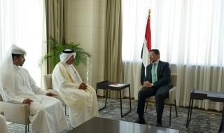 وزير المالية يجتمع مع رئيس الوزراء اليمني