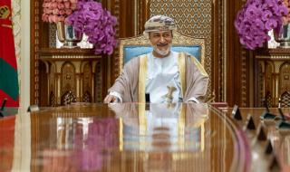 جلالة السلطان يشيد بجهود الأجهزة العسكرية والأمنية وكفاءتهم