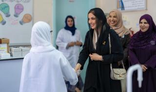 السيدة الجليلة تقوم بزيارة كريمة إلى مدرسة جوهرة مسقط بولاية السيب