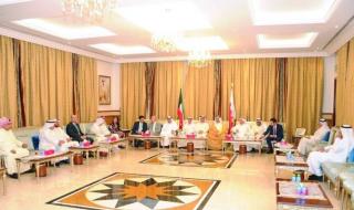 السفير البحريني يستقبل رواد ديوانيته الشهرية