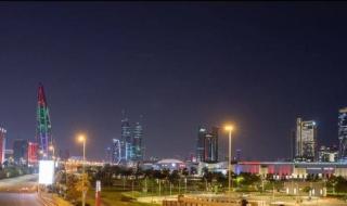 مملكة ‫البحرين‬ تتوشح بألوان علم الإمارات احتفالاً بعيد الاتحاد الـ 53