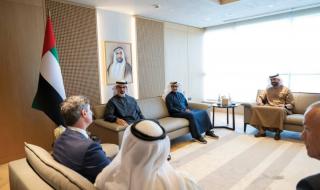 خالد بن محمد يستعرض مع رئيس مجلس إدارة «ستاربكس» البيئة الداعمة للأعمال بالإمارات