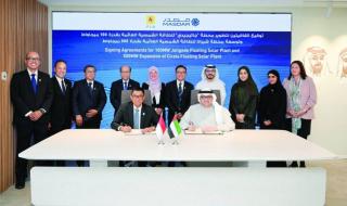 «مصدر» توقّع اتفاقيتين لمشروعين جديدين للطاقة الشمسية في إندونيسيا