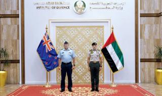 بحث التعاون العسكري بين الإمارات ونيوزيلندا