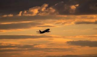 إيران.. فتح المجال الجوي أمام الرحلات الدولية بشرط “إذن مسبق”