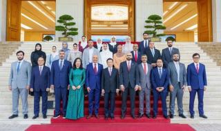 منتسبو برنامج قيادات حكومة الإمارات يتعرفون على تجربة فيتنام في التحول التنموي