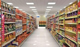 السعودية تُفاجئ الجميع: تحديد الجنسيات المسموح لها بالعمل في محلات البقالة اعتبارًا من 1447