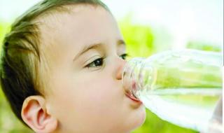 الرعاية: الأطفال أكثر عرضة للجفاف خلال الصيف