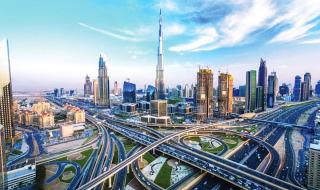 عقارات نخلة جميرا وبرج خليفة تتوهج في صيف دبي