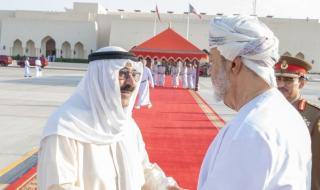 سمو الأمير يعود إلى البلاد بعد زيارة أخوية إلى سلطنة عمان