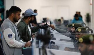 الداخلية السعودية توضح أسباب إيقاف تجديد إقامة المقيمين بوصف "سائق خاص" والإجراءات الجديدة