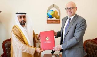 قنصل الإمارات في أربيل يقدم البراءة القنصلية إلى الخارجية العراقية