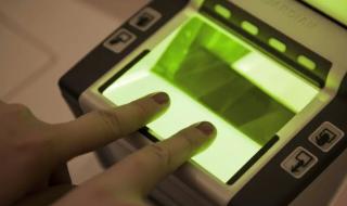 رسمياً: الجوازات السعودية تعلن رسمياً إسقاط بصمة الترحيل لأول مرة… 10 سنوات إقامة هي الشرط الوحيد!