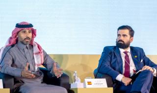 الشهري يشارك في قمة الرياضة البحرينية