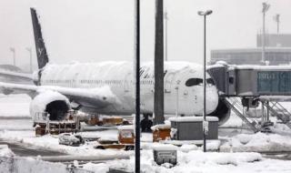 الثلوج تجبر مئات الركاب على المبيت داخل طائراتهم في مطار ميونخ