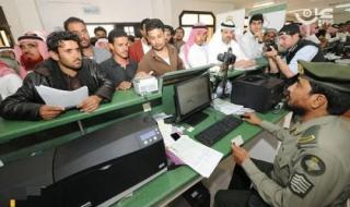 صدمة للمغتربين في المملكة .. السعودية تعلن بدء تنفيذ قرار رفع نسبة التوطين في هذه المهن حيز التنفيذ