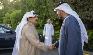 محمد بن زايد بحضور محمد بن راشد يلتقي ملك البحرين