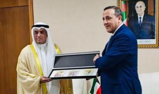 السفير بوشيبة مع وزير المالية الجزائري