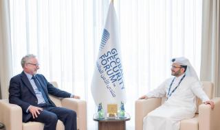 مستشار رئيس الوزراء والمتحدث الرسمي للخارجية يجتمع مع السكرتير الرئيسي لرئيس الوزراء الكندي