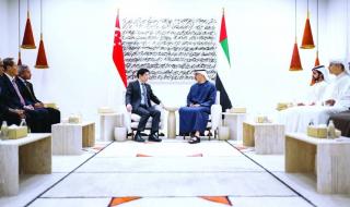 خالد بن محمد يبحث ورئيس وزراء سنغافورة علاقات البلدين