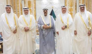 سمو الأمير متوسطاً السميط والحمدان والوقيان والجابر