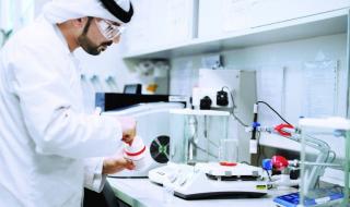 جامعة الإمارات تطوّر مادة لإزالة المضادات الحيوية من المياه