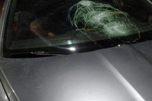 إصابة أربعة فلسطينيين في اعتداء المُستوطنين على السيارات على أطراف “رام الله” الشمالية